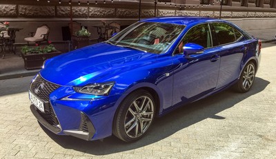 Спортседан Lexus IS