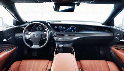 Передний ряд Lexus LS500h